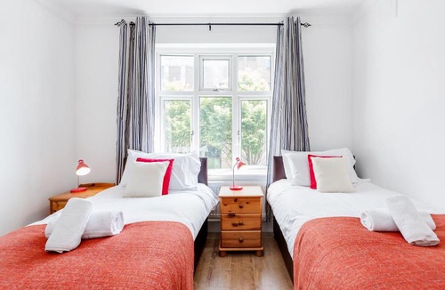 Havering Apartment | Charming 3-Bed Apartment in Romford