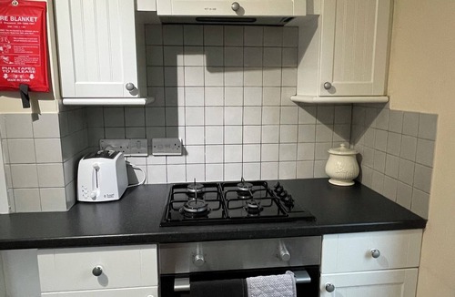 Wheatley House | Charming 3 Bed Bungalow with parking