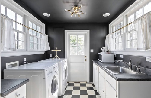 Lakeside House | Charming 3 Bed Cape Cod in Richmond close to hospitals, restaurants and more.