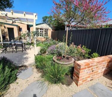 Exeter House | Charming! 3 Bed Garden by Beach