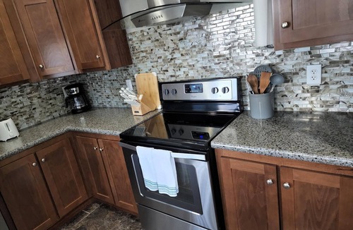 Lake Jackson House | Charming 3 bed-home near Surfside -plenty of onsite amenities