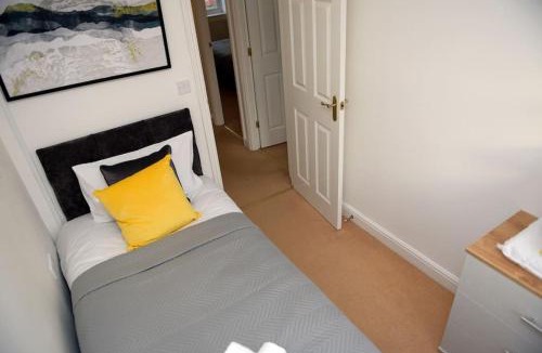 Stoke Gifford House | Charming 3 Bed House in Bristol