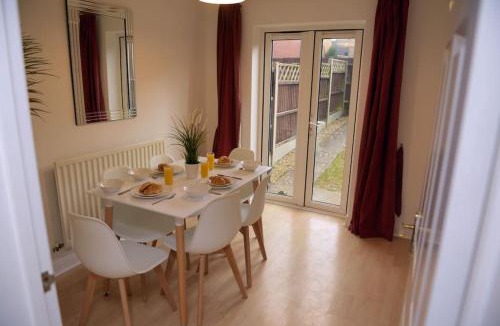 Stoke Gifford House | Charming 3 Bed House in Bristol