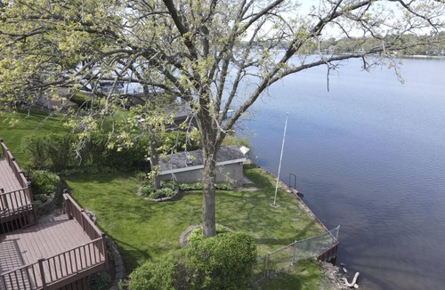 Wonder Lake House | Charming 3 Bed Lakefront Home steps to the water!