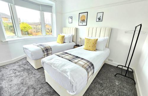 Glasgow House | Charming 3-Bed Oasis-free parking
