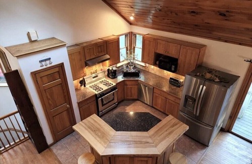 Canadensis House | Charming 3 bed Pocono Mountain Getaway