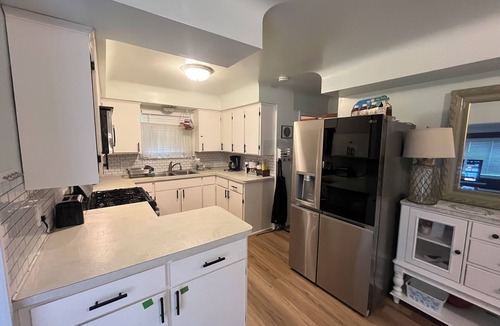 Clinton Township House | Charming 3-bedroom house with WiFi, AC in serene Clinton Township