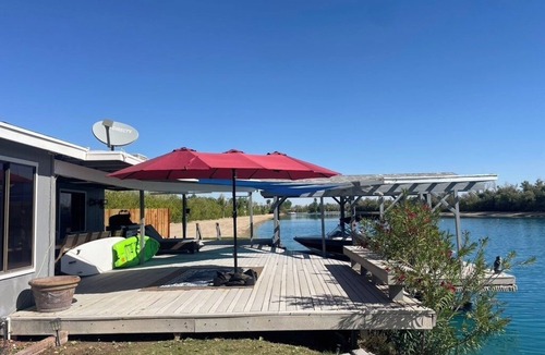 Newberry Springs Cottage | Charming 3-bedroom Lake Front cottage with AC in fantastic Newberry Springs