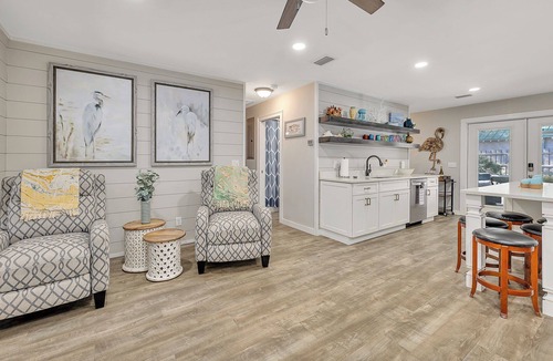 Saint Simons Heights House | Charming 3-bedroom cottage with POOL! Beautiful open floorplan