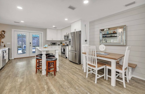 Saint Simons Heights House | Charming 3-bedroom cottage with POOL! Beautiful open floorplan