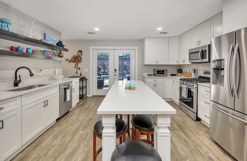 Saint Simons Heights House | Charming 3-bedroom cottage with POOL! Beautiful open floorplan