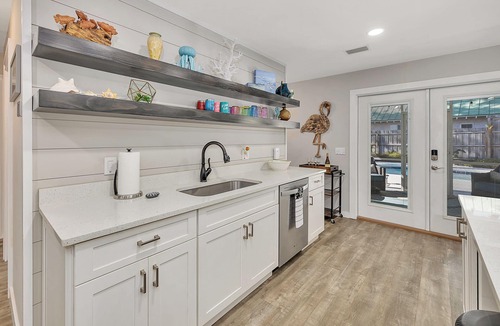 Saint Simons Heights House | Charming 3-bedroom cottage with POOL! Beautiful open floorplan