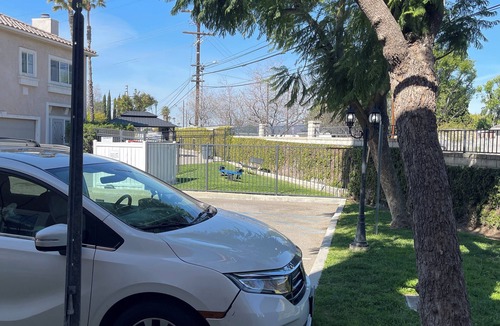 Del Rey House | Charming 3-bedroom townhome with AC, WiFi in Marina del Rey