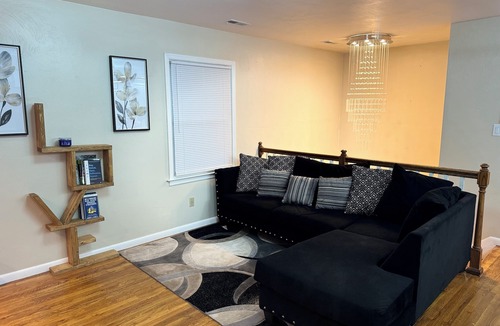 Virginia Beach House | Charming 3-bedroom upstairs unit apartment with WiFi and AC in Virginia Beach!