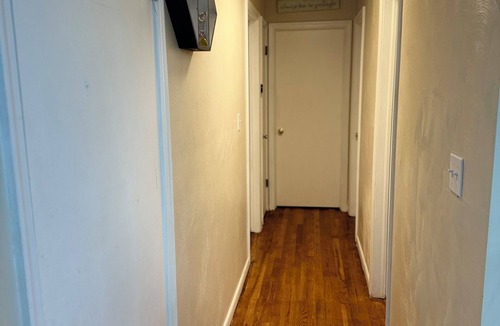 Virginia Beach House | Charming 3-bedroom upstairs unit apartment with WiFi and AC in Virginia Beach!