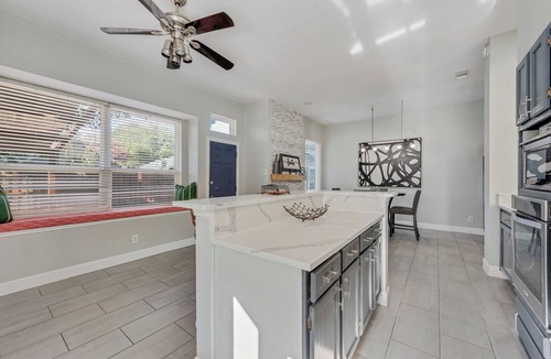 Grand Prairie House | Charming 3-bedroom house in wonderful Grand Prairie with Pool Table and Office