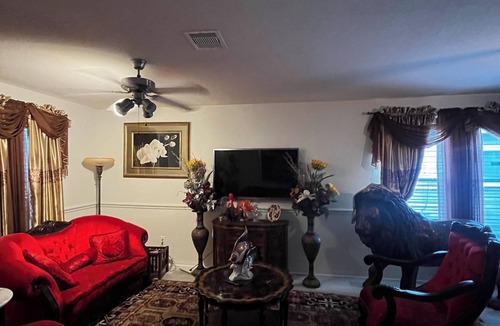 Stafford House | Charming 3-bedroom house in Missouri City with WiFi access