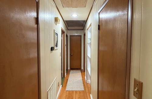 Marshall House | Charming 3 Bedroom, 2 Bath house in Marshall.