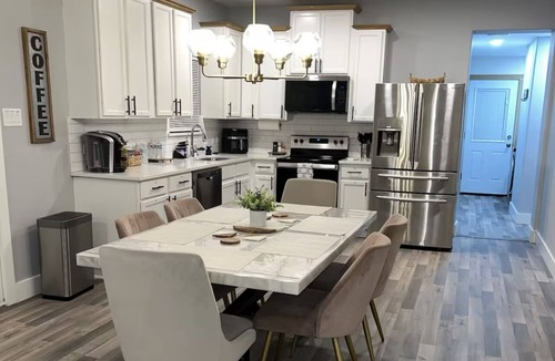 Terrell House | Charming 3-bedroom 2 bathroom house in Terrell with WiFi and AC