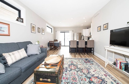 Winona House | Charming 3-bedroom, 2 bathroom house with outdoor space in Winona
