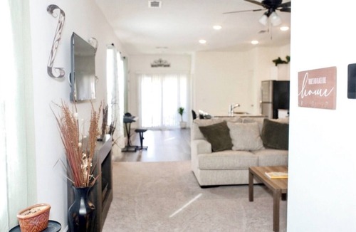 New Caney House | Charming 3-Bedroom 2 Full bath home with Wifi and AC in New Caney, Texas