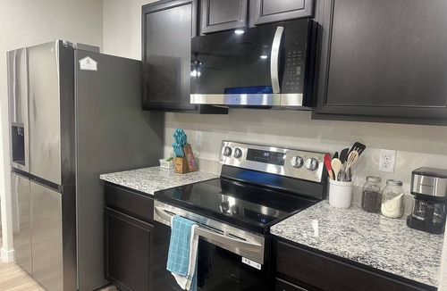 Odessa House | Charming 3-bedroom, 6 beds, 2 bathroom, house with AC and WiFi in awesome Odessa
