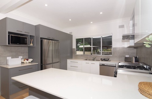 North Haven House | Charming 3 bedroom, modern, waterfront home