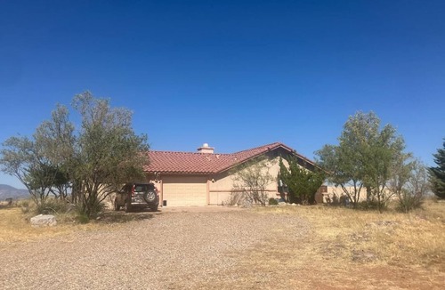 Elgin Bed & Breakfast | Charming 3-bedroom B&B with pool and jacuzzi in Enchanting Elgin