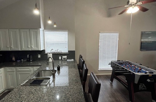 Montgomery House | Charming 3-bedroom building with AC in delightful Montgomery