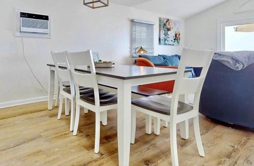 Milford House | Charming 3 bedroom Beach Front Cottage