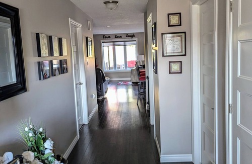 Beachville House | Charming 3-bedroom bungalow in Ingersoll. Perfect for extended stay!