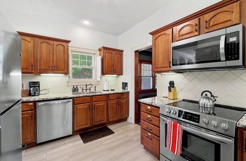 Wichita House | Charming 3-bedroom bungalow, College Hill/downtown Wichita-adjacent w/amenities