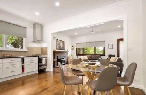 Beechworth Cottage | Charming 3-bedroom cottage in historical Beechworth