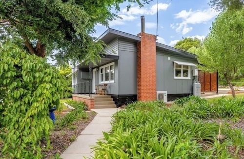 Beechworth Cottage | Charming 3-bedroom cottage in historical Beechworth