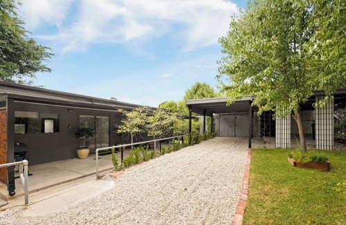 Beechworth Cottage | Charming 3-bedroom cottage in historical Beechworth