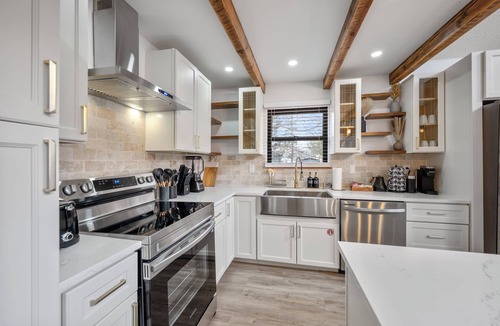 Tobyhanna Cabin | Charming 3-bedroom Cabin With Private Hot Tub