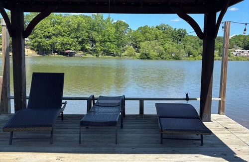 Waterloo Cabin | Charming 3-bedroom cabin in tranquil Waterloo "Doc Holiday"