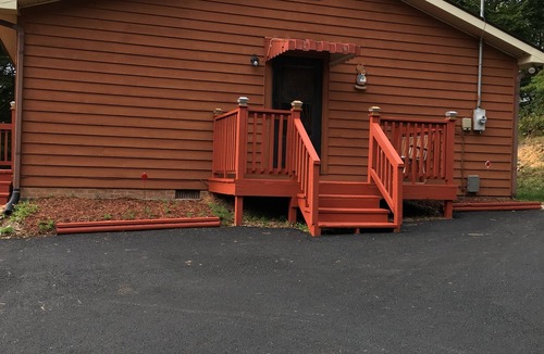 Marion Cabin | Charming 3 Bedroom Cabin near Hungry Mother State Park and Back of the Dragon