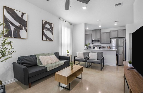 Temple House | Charming 3-Bedroom Close to Hospital and Power Plant, Workspaces, Fenced Yard