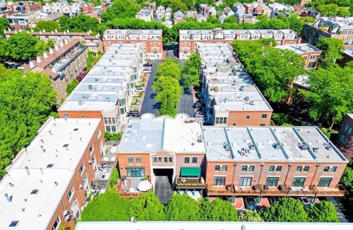 Wrightwood Neighbors Condo | Charming 3-bedroom condo with WiFi and AC in beautiful Chicago