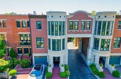 Wrightwood Neighbors Condo | Charming 3-bedroom condo with WiFi and AC in beautiful Chicago