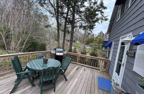Freeport Cottage | Charming 3-bedroom cottage on the water with private dock in Freeport