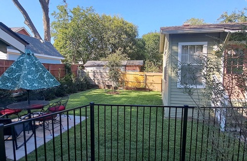 McKinney Cottage | Charming 3-bedroom cottage in Historic McKinney, three blocks from the square.