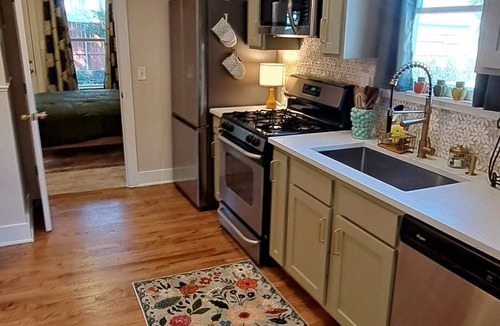 McKinney Cottage | Charming 3-bedroom cottage in Historic McKinney, three blocks from the square.