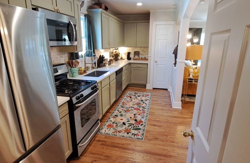 McKinney Cottage | Charming 3-bedroom cottage in Historic McKinney, three blocks from the square.