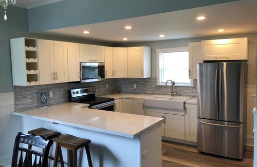 Botwood Cottage | Charming 3-bedroom cottage in Central Newfoundland overlooking Bay of Exploits