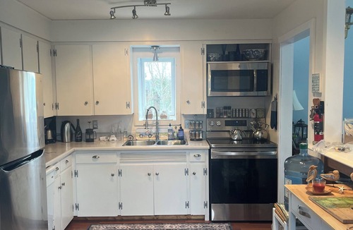 Morell Cottage | Charming 3-bedroom cottage steps from picturesque Lakeside Beach