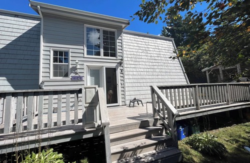 Morell Cottage | Charming 3-bedroom cottage steps from picturesque Lakeside Beach