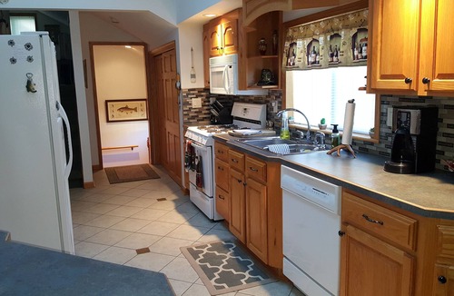 Newaygo Cottage | Charming 3 bedroom cottage between Croton & Hardy Dams with Dock available.