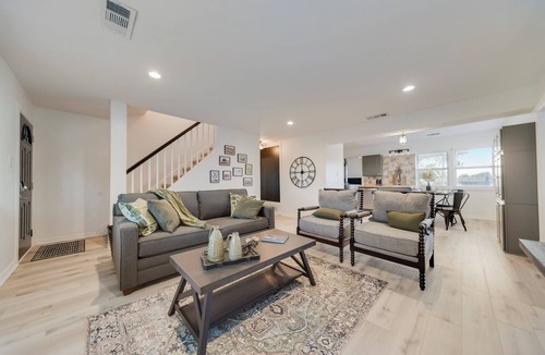 Westminster Cottage | Charming 3-bedroom cottage with picturesque sunsets